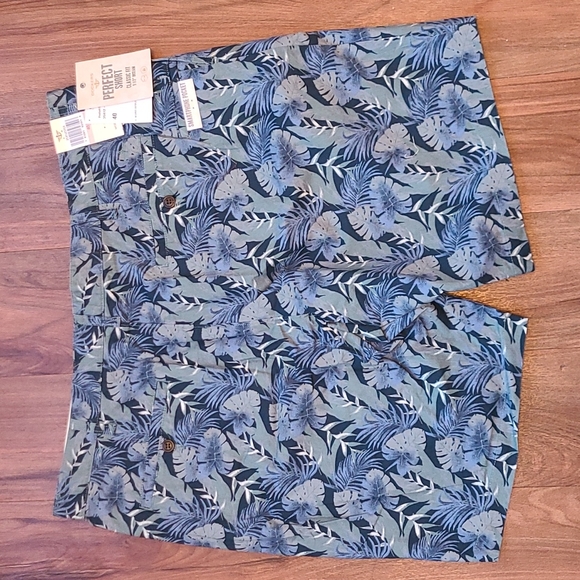 Dockers Perfect leafy khaki shorts - Picture 1 of 8